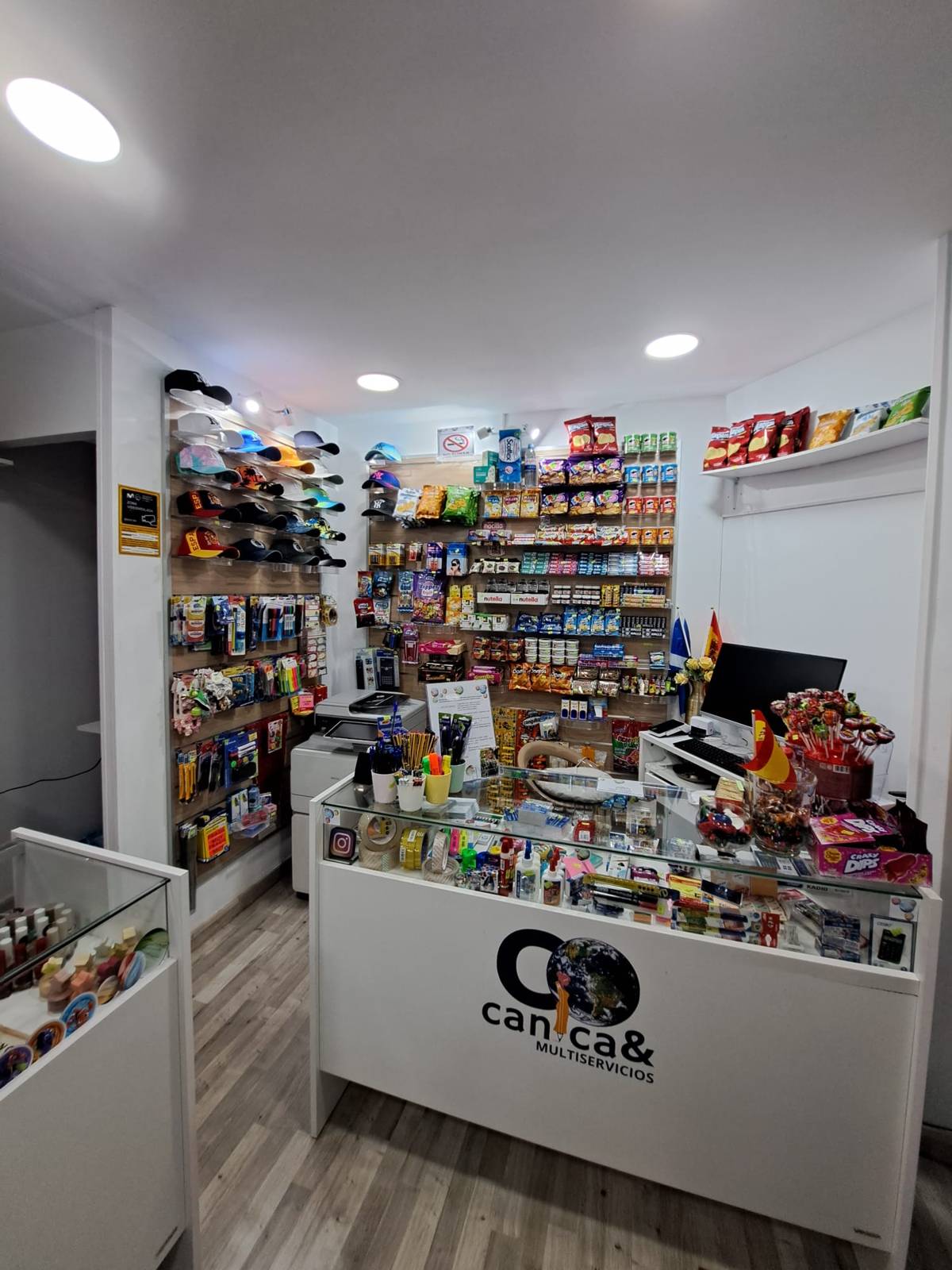 Mostrador de atención al cliente de Canica& Multiservicios