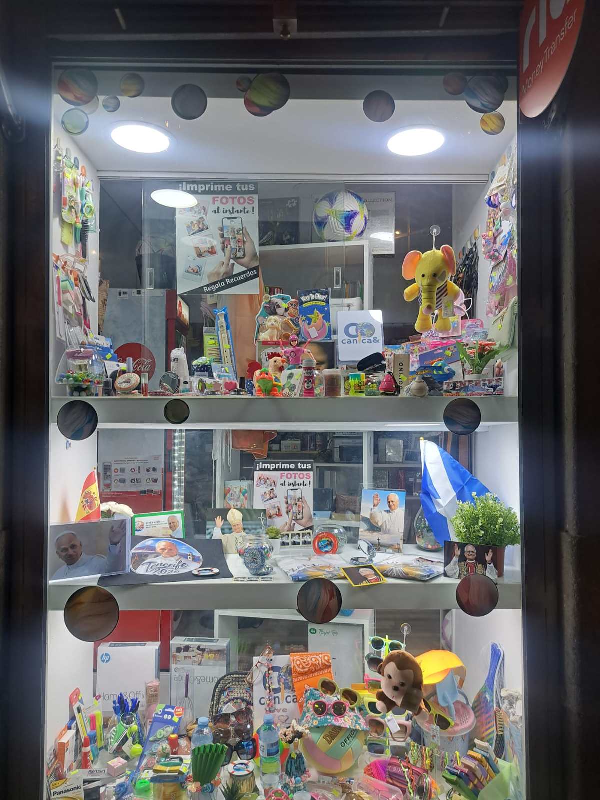 Vitrina de detalles y souvenirs de Canica& Multiservicios